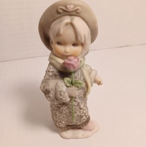 Girl with rose figurine "Pretty As A Picture" by Kim Anderson/Verkerke, Enesco